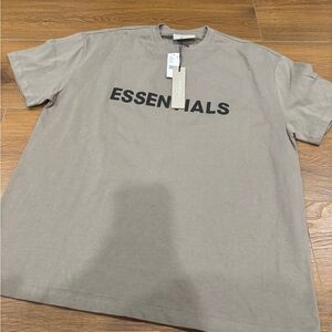 ESSENTIALS TAUPE TEE FRONT LOGO size M